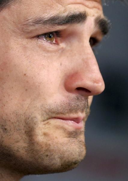 Casillas puts emotional end to 25 years with Real Madrid