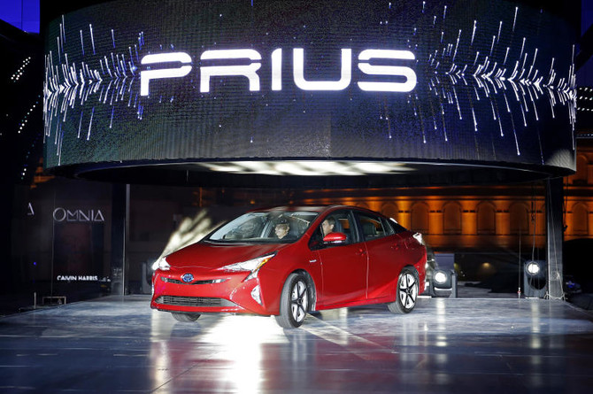 Hybrids: European carmakers race to catch up with Toyota