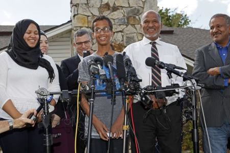 Texas teen arrested over homemade clock to visit UN and Makkah