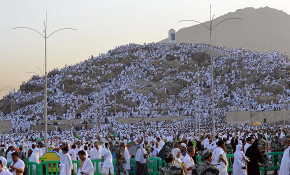 Pilgrims throng Arafat for peak of Haj