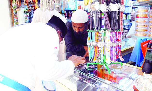 Zamzam water, prayer mats form bulk of gift items being bought by pilgrims