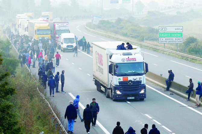 ‘Unprecedented’ migrant breach briefly closes Channel Tunnel