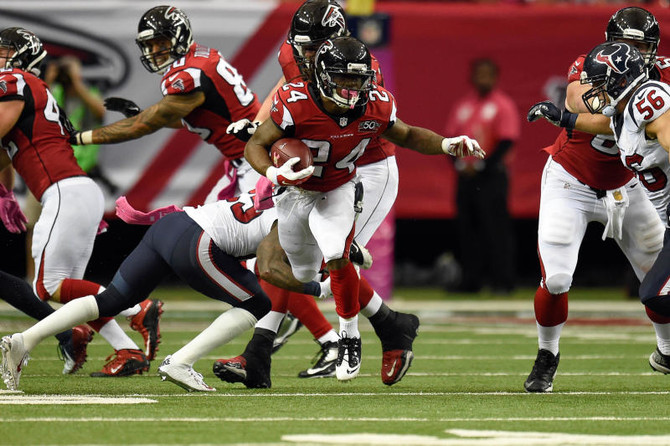 Freeman Leads Falcons To Another Win, 48-21 Over Texans | Arab News