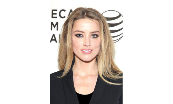 Amber Heard to fight dog smuggling charges