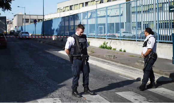 France foils terror attack