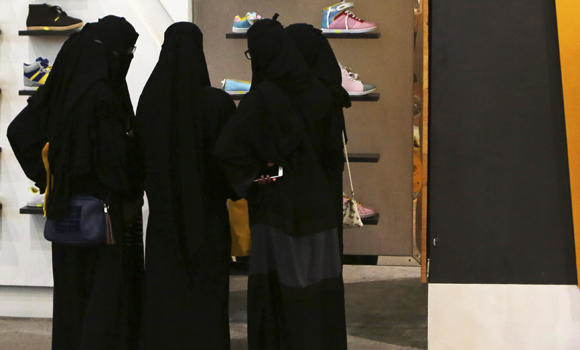 Saudis reluctant to marry women in mixed jobs