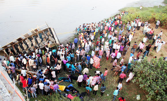 37 dead in India after bus plunges into river