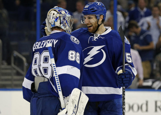 Stamkos scores again as streaking Lightning strikes Coyotes