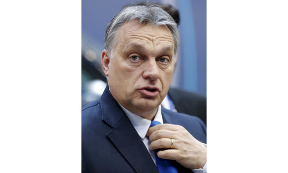 Hungary moves to close refugee camps