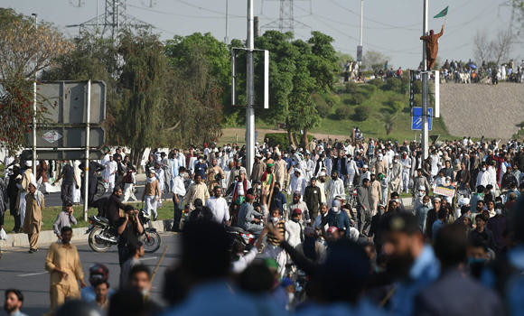 Thousands in Pakistan protest hanging of governor’s killer