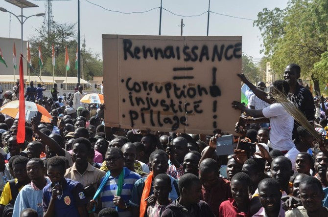 Thousands protest in Niger as pressure on gov’t mounts