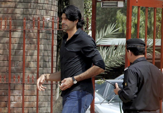 Pakistan suspends Mohammad Irfan in spot-fixing case