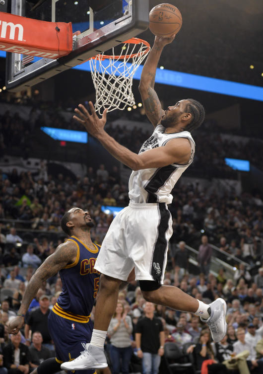 Leonard scores 25 as Spurs dismantle ailing Cavaliers