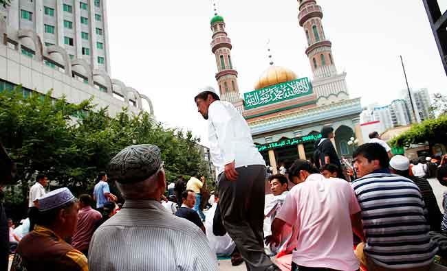 China’s Xinjiang cracks down on Muslim practices