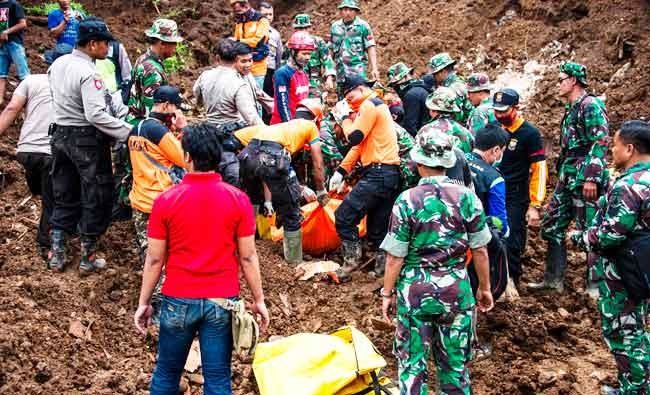 Heavy Rain Halts Search For Missing In Indonesia Landslide | Arab News