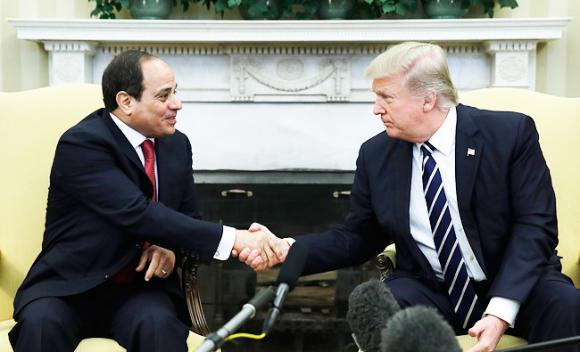 Trump meets Egypt’s president to talk Daesh, foreign aid