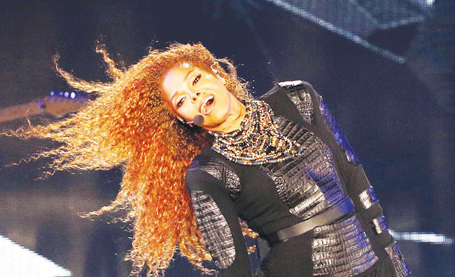 After child and separation, Janet Jackson resumes tour