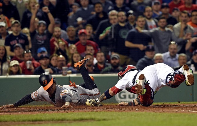 Jones applauded at Fenway before Boston beats Baltimore