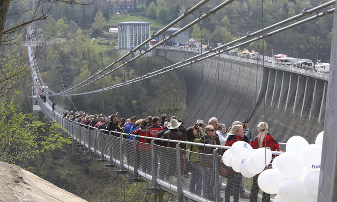 German footbridge offers dizzying walk over river valley