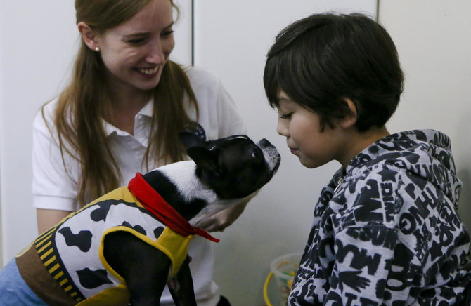 In Chile, dogs help kids with autism on their dentist visits