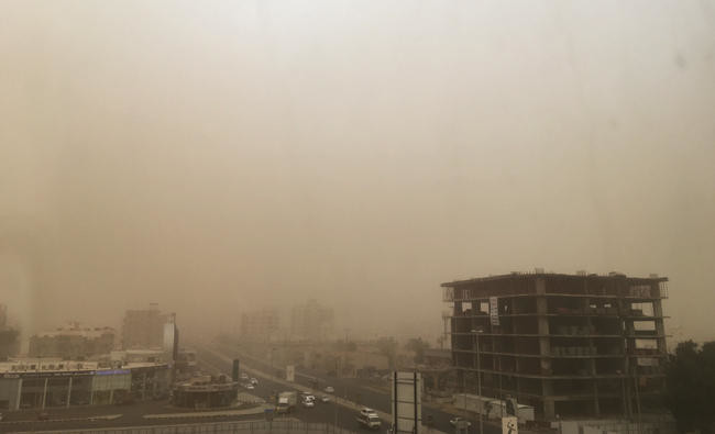 Sandstorm envelops Jeddah | Arab News