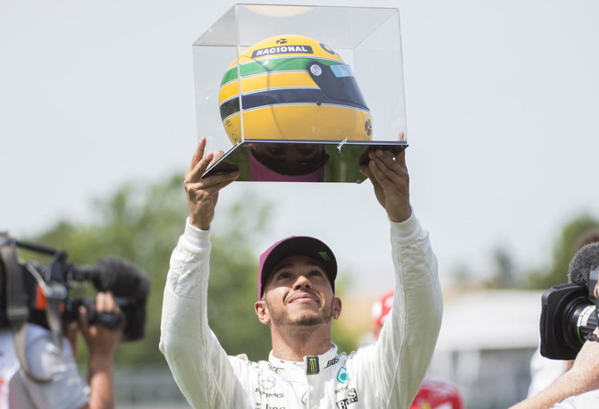 Lewis hamilton best sale ayrton senna helmet