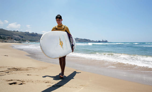 Surf Syria: A refugee in Lebanon finds a dream at sea