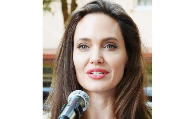 Angelina Jolie urges better treatment of refugees