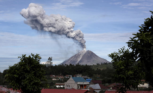 10 injured as volcano erupts on Indonesia’s main Java island | Arab News