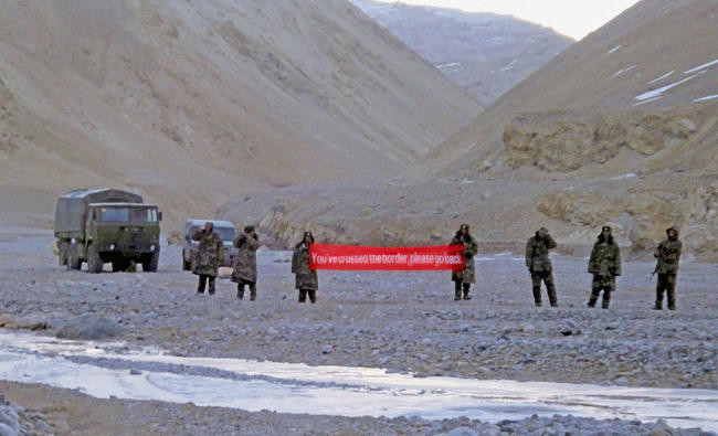 China demands India leave Himalayan plateau in rising spat