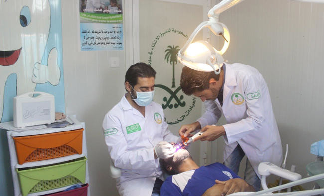 Saudi dental clinics treat 250 Syrians in Al-Zaatari camp