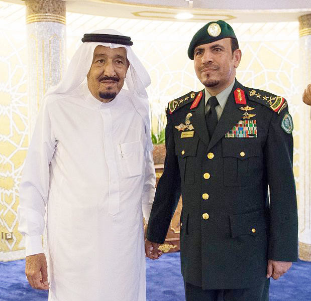 Saudi monarch decorates Royal Guard chief with new rank