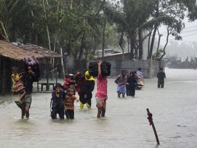 Two Bangladeshis die taking flood selfies as crisis worsens