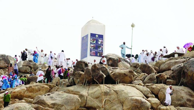 Pilgrims visit Jabal Al-Rahmah before crowds arrive