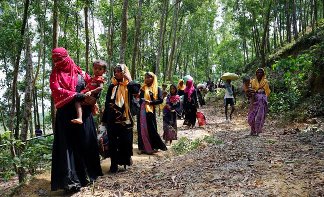 Rohingya refugees storm Bangladeshi border as pushback fails