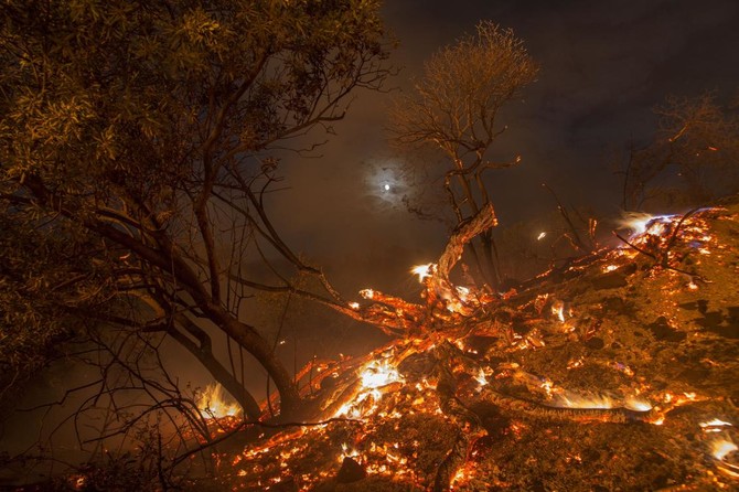 Huge Blaze Forces Hundreds To Evacuate In Los Angeles | Arab News