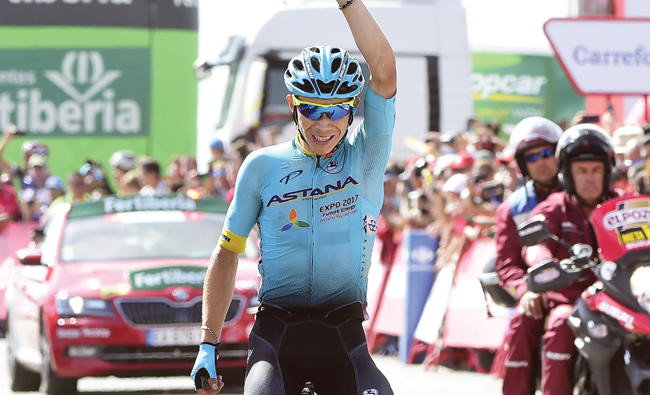 Froome extends Vuelta lead, Lopez in second stage victory