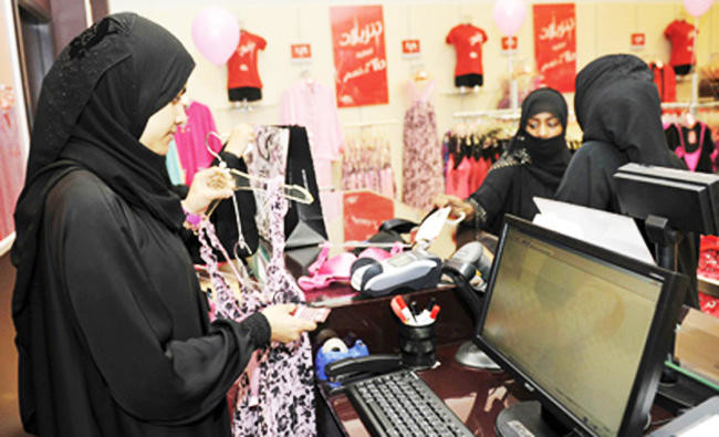 Saudi Labor Ministry: Number of women working in retail reaches 200,000