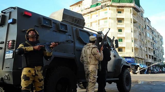 Egyptian security forces kill 10 suspected militants in Cairo