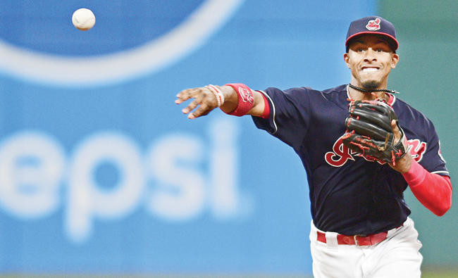 Indians edge Royals, stretch streak to 22 wins