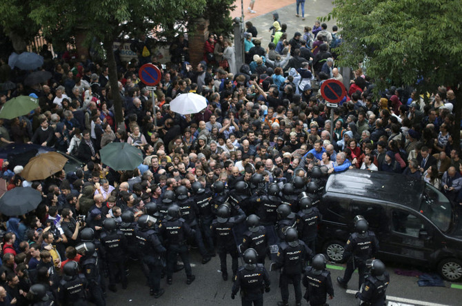 Spanish police storm polling station in Catalonia independence vote