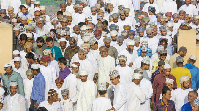 Oman ministers vow to create thousands of jobs for nationals