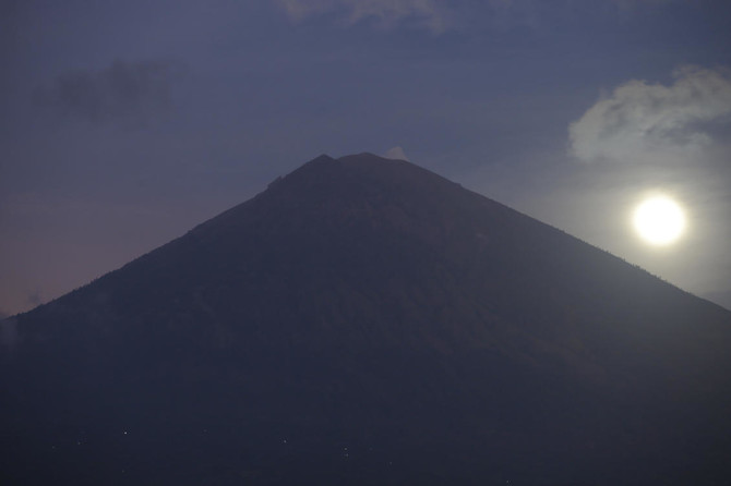 Man films himself atop Bali volcano, angering officials
