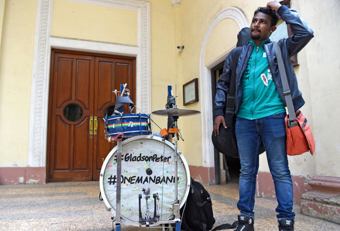 Indian one-man band blows, strums and sings against smoking