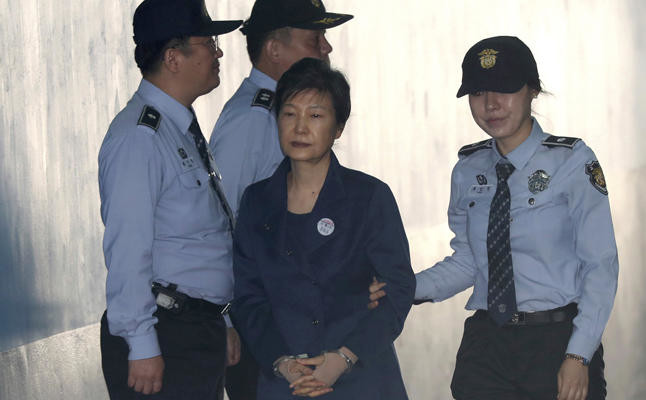 South Korean Court Extends Detention Of Ex-President Park | Arab News