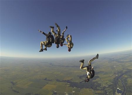 Three Dead In Mid-air Australia Skydiving Collision | Arab News