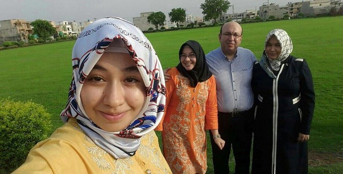 Pakistan deports Turkish teacher and family