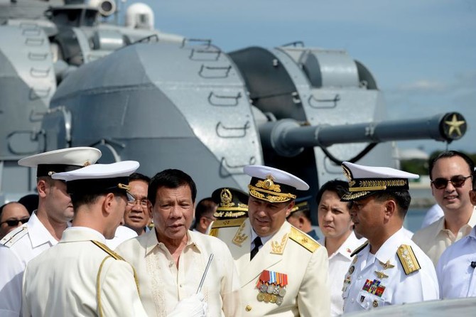 Philippines’ Duterte receives Russian assault rifles