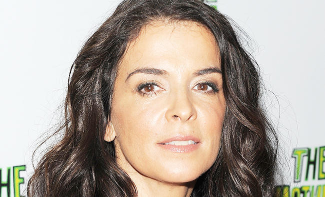 Annabella Sciorra accuses Weinstein of rape