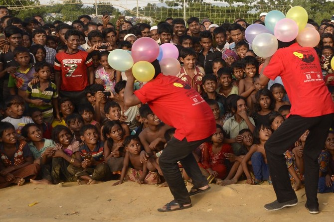 Clowns bring laughter to traumatized Rohingya children